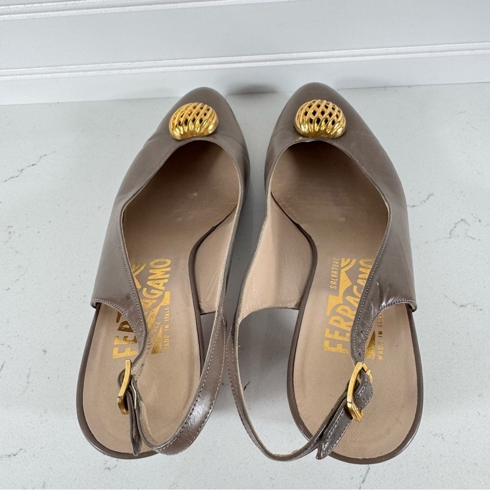 Salvatore Ferragamo VINTAGE Slingback Pumps, Taupe, Size 5.5B - Picture 4 of 13